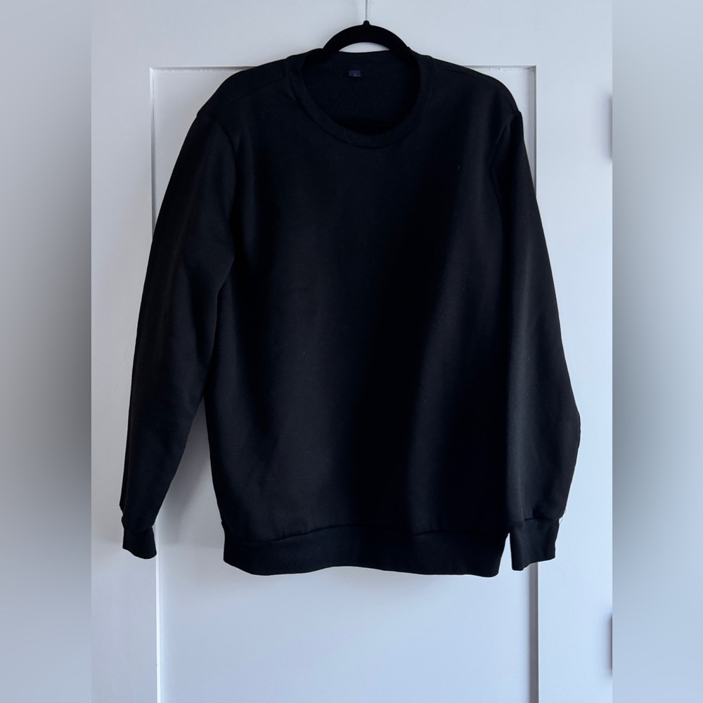 Women’s Black Crewneck Sweatshirt Soft Cozy Minimalist Pullover Size Large
